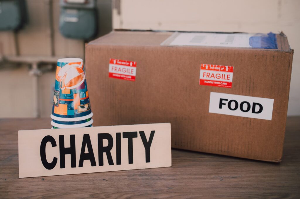 Volunteers distributing food